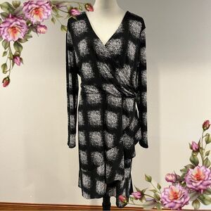 Covington Black and White Long Sleeve fake wrap Dress size extra large